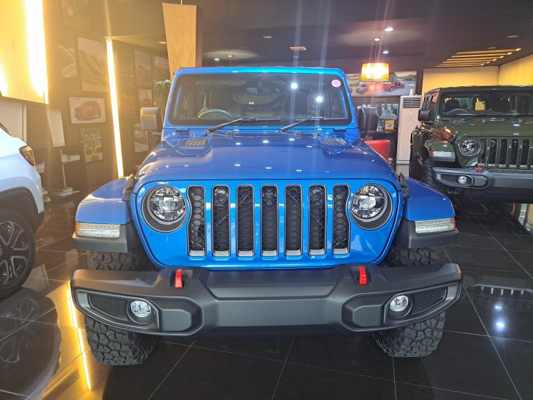 Jeep Wrangler JL Rubicon Sky touch 4 Door warna Biru / Hydro blue = Rp 2.045.000.000