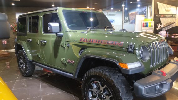 Jeep Wrangler JL Rubicon Sky touch 4 door warna hijau army / sarge green =Rp 2.045.000.000