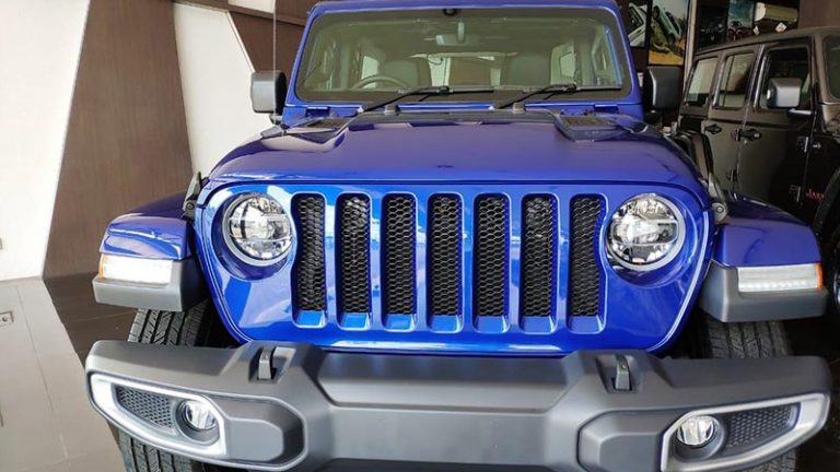 Jeep Wrangler JL Sahara 4 Door (Blue)= IDR 1.895.000.000